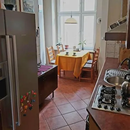 Wygodne Rodzinne 90m2, 5min Do Starowki, Opcja Darmowego Parkingu, Salon I 2 Sypialnie Апартаменты *
